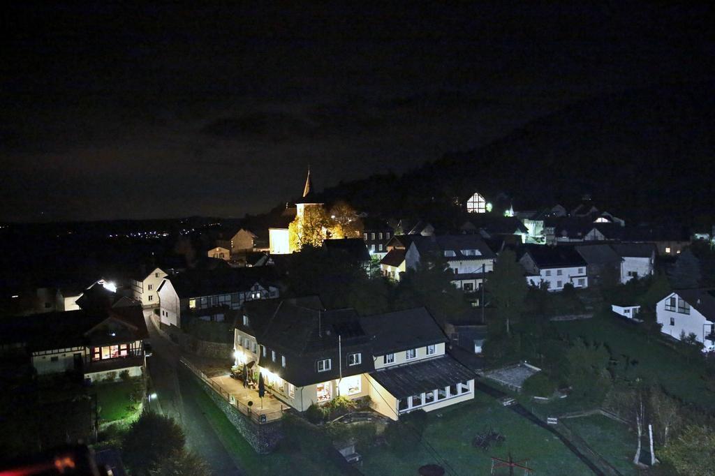 Hotel Gasthaus Zur Burgschaenke Aremberg Exterior foto